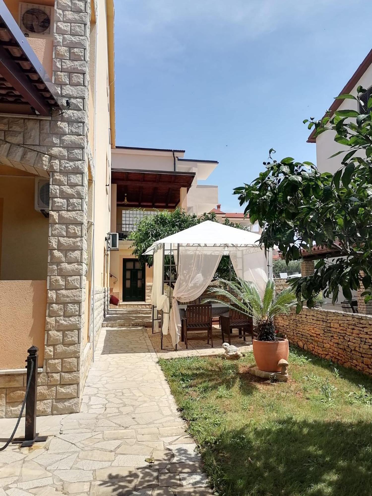 Slim Apartman I Sobe Medulin Exterior foto